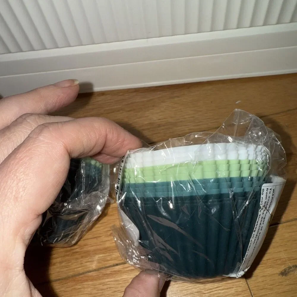 Set Of 24 Silicone Cupcake Liners White And Green